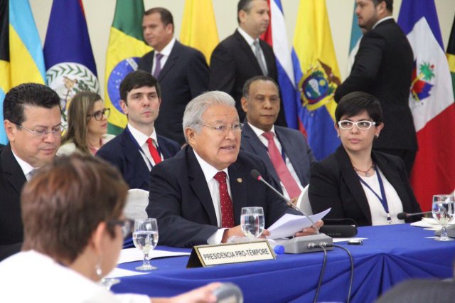 Salvador Sánchez, presidente de El Salvador, da inicio a la reunión de cancilleres de la Celac, el 2 de mayo de 2017. (Foto @sanchezceren)
