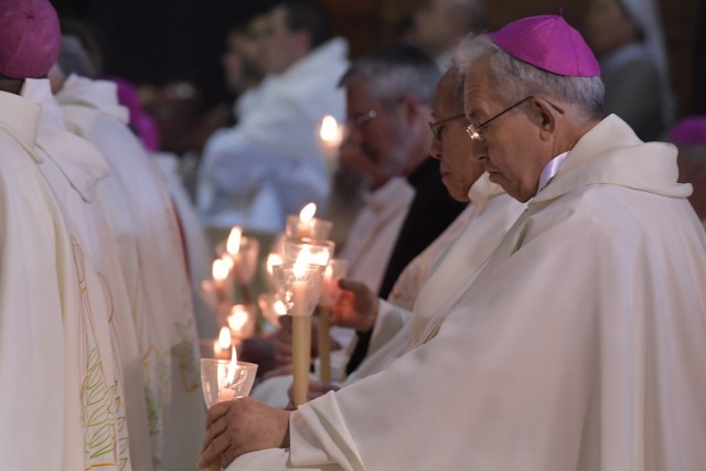 Members of the clergy hold candles during the Blessing for the Candles from the Chapel of the Apparitions, in Fatima on May 12, 2017. Two of the three child shepherds who reported apparitions of the Virgin Mary in Fatima, Portugal, one century ago, will be declared saints on May 13, 2017 by Pope Francis. The canonisation of Jacinta and Francisco Marto will take place during the Argentinian pontiff's visit to a Catholic shrine visited by millions of pilgrims every year. / AFP PHOTO / Tiziana FABI