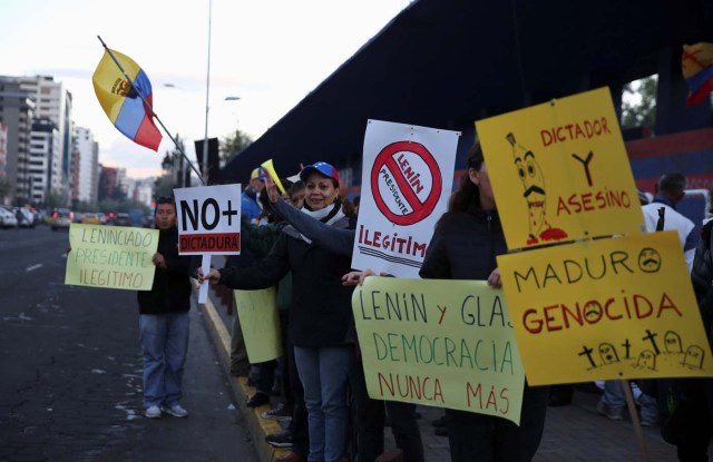 People protest against Venezuelan President Nicolas Maduro's visit to Ecuador to attend Ecuadorian President Lenin Moreno's inauguration, in Quito, Ecuador, May 23, 2017. REUTERS/Mariana Bazo
