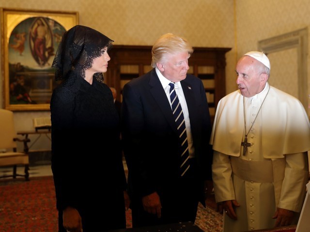 Pope Francis talks with U.S. President Donald Trump and his wife Melania during a private audience at the Vatican, May 24, 2017. REUTERS/Alessandra Tarantino/pool TPX IMAGES OF THE DAY