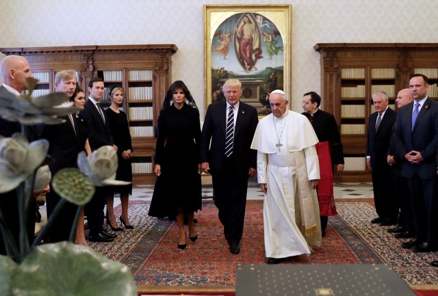 Pope Francis meets U.S. President Donald Trump and his wife Melania during a private audience at the Vatican, May 24, 2017. REUTERS/Alessandra Tarantino/pool