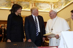 Papa Francisco pide a Trump que trabaje por la paz (Fotos)