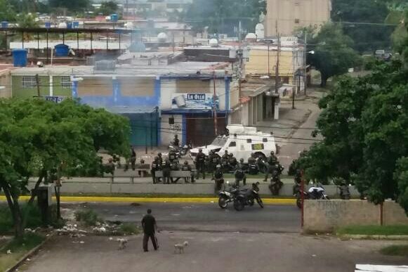 Foto: Enfrentamientos entre la GNB y manifestantes en La Isabelica en Valencia / Cortesía