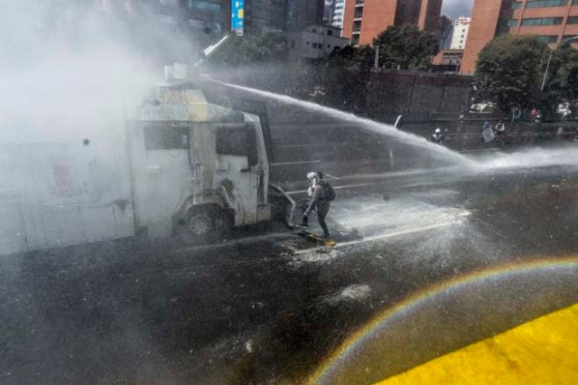 En Venezuela no se ha perdido la esperanza... Estas FOTOS lo demuestran. / AFP PHOTO / Juan BARRETO