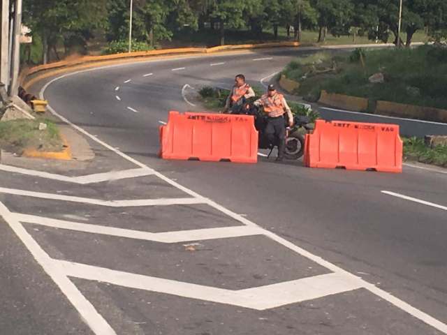 Cerrado acceso a la Cota Mil por Terrazas del Ávila / Foto La Patilla