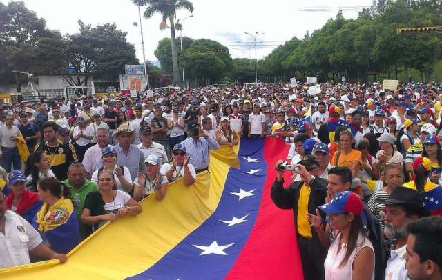 Tachirenses se concentraron en la sede de la Asociación de Ganaderos (Foto: @BlancaR_Vzla)