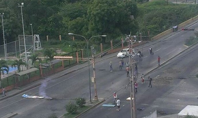 Cerrados accesos a Las Trinitarias en Barquisimeto #22May (Fotos)