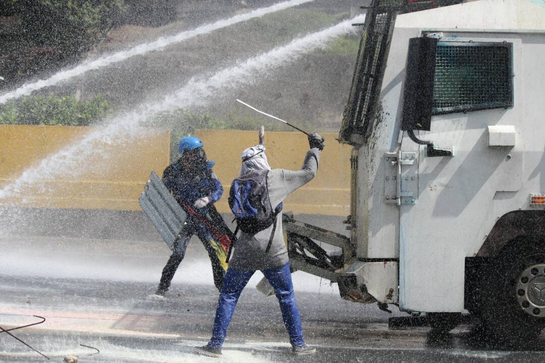 En Fotos: La resistencia no cede ante la fuerte represión en la Fajardo
