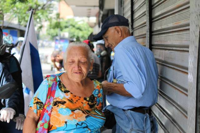 Reprimen en Chacaíto a manifestantes que marchaban hacia la Fiscalía. Foto: Régulo Gómez / LaPatilla.com