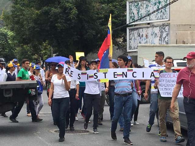 Estudiantes de la Universidad Monteávila también participan en la protesta (Foto: @ELTAMBORve)