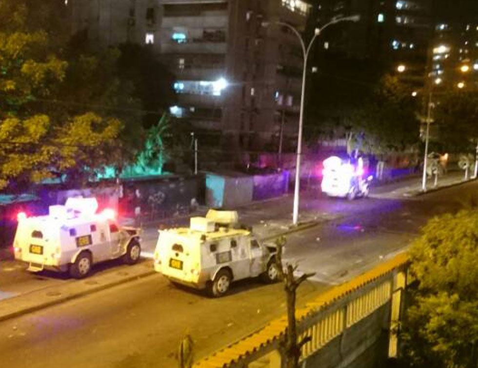 Menca de Leoni estuvo encendido durante la noche de este #9Jun: Reportan fuertes detonaciones (Videos)