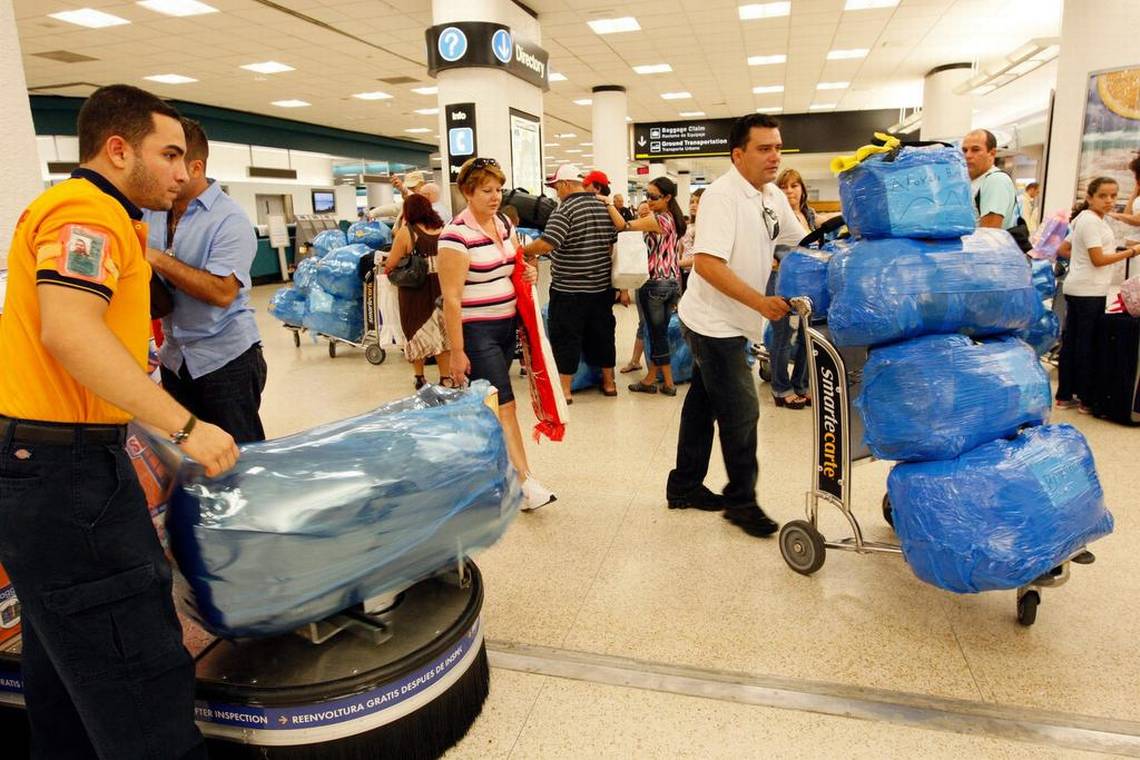 Demandan en Miami a cuatro aerolíneas que vuelan a Venezuela por cargos adicionales