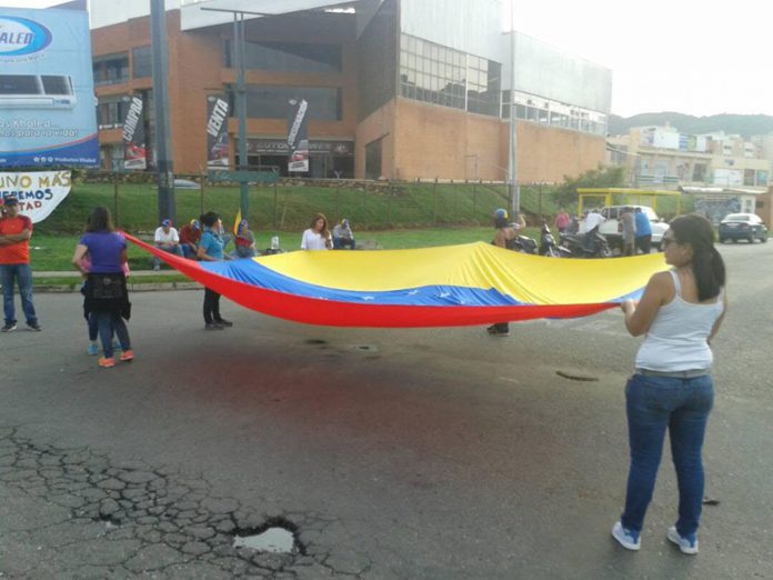 Carabobeños iniciaron plantón en varios puntos #5Jun