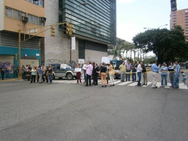 En la avenida Rómulo Gallegos (Miranda) también se cumplió el trancazo. Foto: @Daylijournal / LaPatilla.com