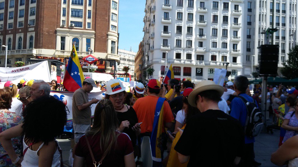 Venezolanos en Madrid piden #NoMásMuertes y rechazan la Constituyente de Maduro (Fotos)