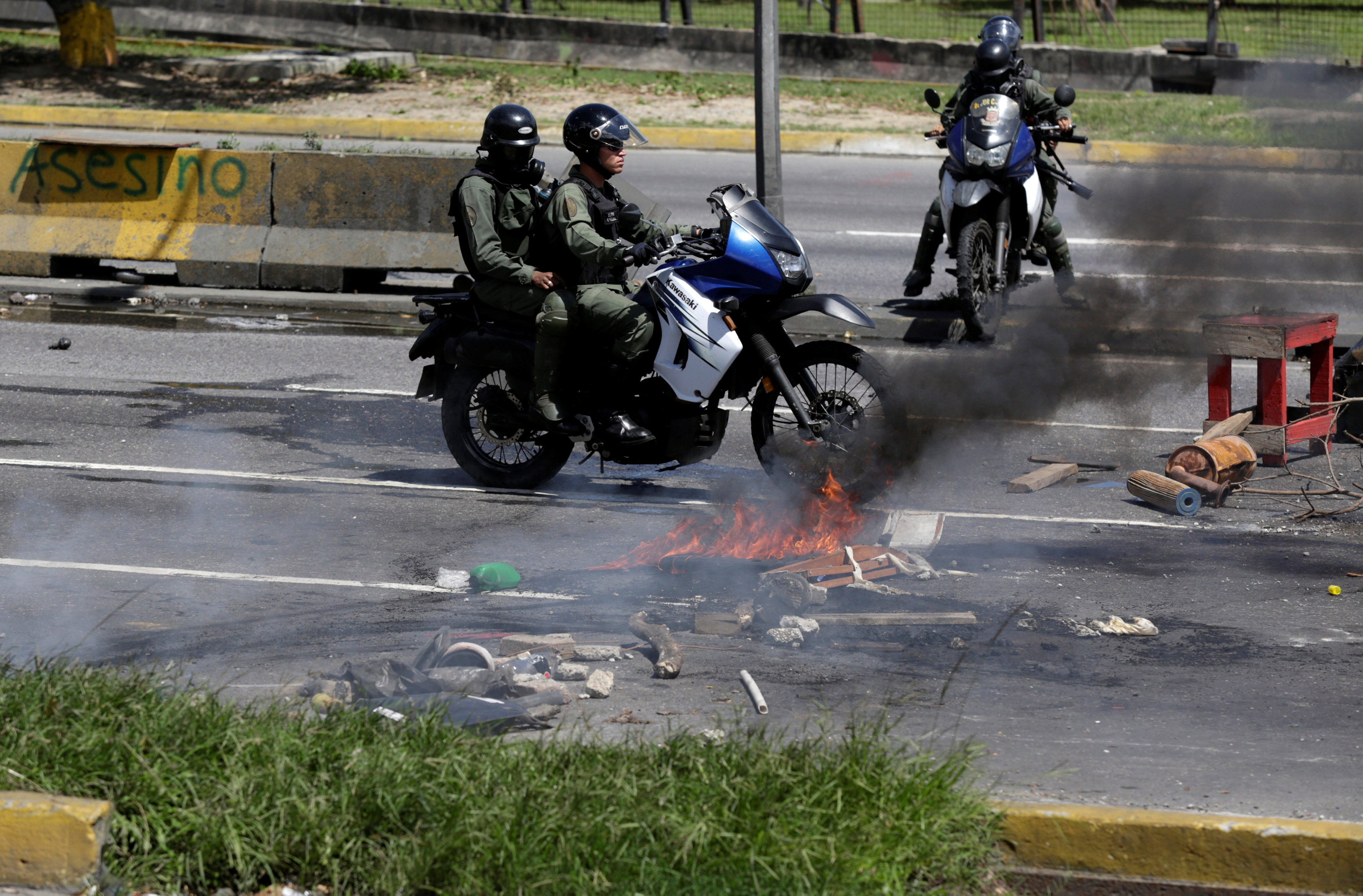 Al menos siete heridos dejó la represión contra el trancazo en Caracas
