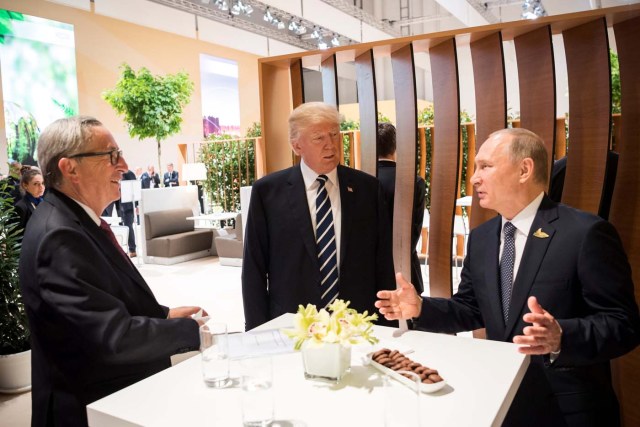 U.S. President Donald Trump, Russia's President Vladimir Putin and President of the European Commission Jean-Claude Juncker talk during the G20 Summit in Hamburg, Germany in this still image taken from video, July 7, 2017. REUTERS/Steffen Kugler/Courtesy of Bundesregierung/Handout via REUTERS ATTENTION EDITORS - THIS PICTURE WAS PROVIDED BY A THIRD PARTY. NO RESALES. NO ARCHIVE
