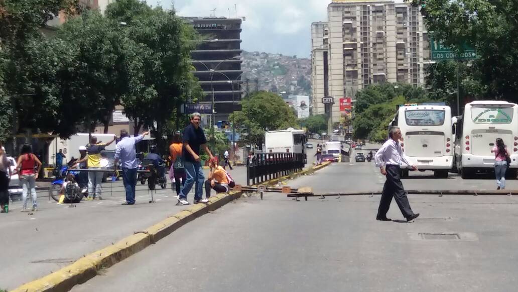 Realizan trancazo en Los Cortijos #18Jul