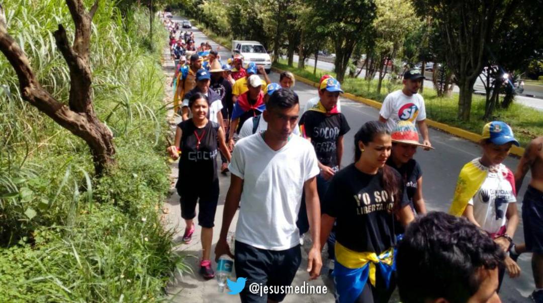 Estudiantes libertarios tachirenses en su ruta hacia Caracas (Video + Fotos)