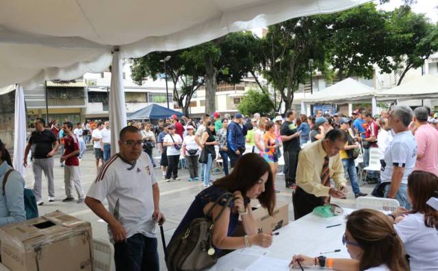 Cierre en la calle Élice con Avenida Francisco de Miranda // Foto @megagerentes