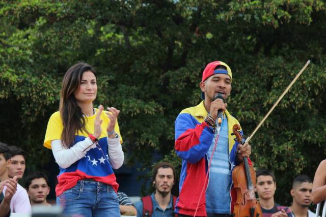 El Movimiento Estudiantil encabeza el cierre de campaña en la plaza Sadel. Foto: Régulo Gómez / LaPatilla.com