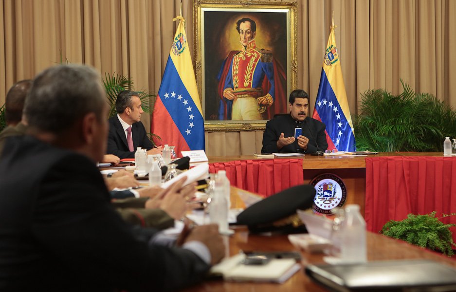 Maduro nombra a José Pinto como rector de la Unes
