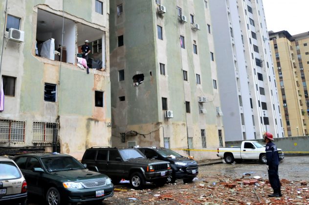Caos y confusión tras explosión en apartamento de residencias Lomas del Este en Valencia