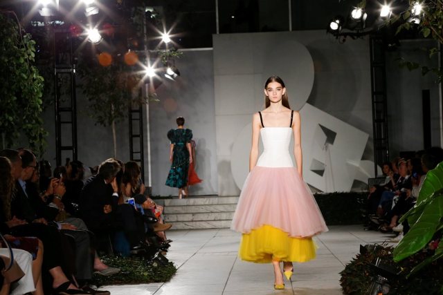 Colección Primavera-Verano 2018 de Carolina Herrera, presentada en la Semana de la Moda de Nueva York.  REUTERS/Eduardo Munoz