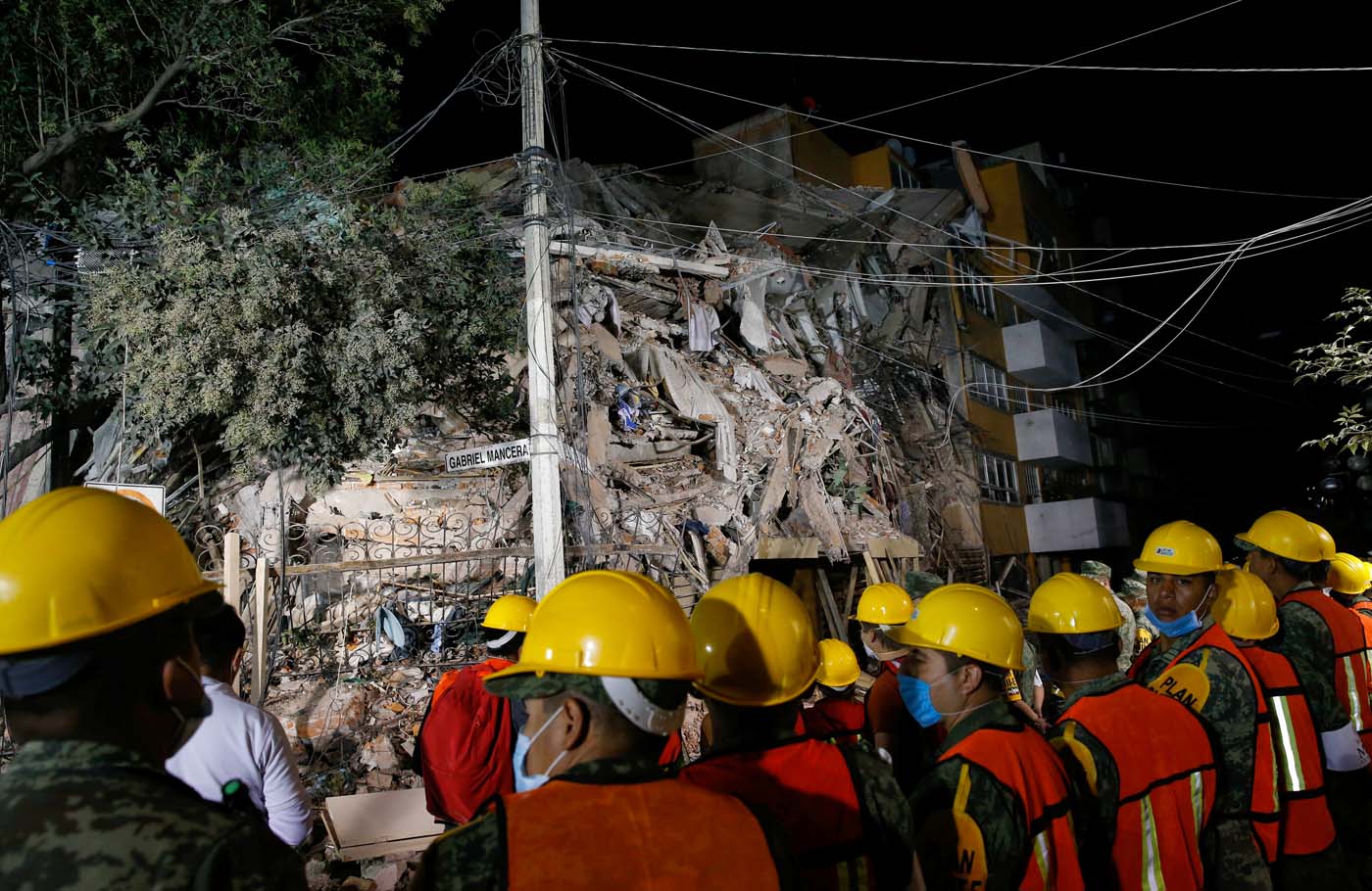 Se complica rescate de Frida, la niña atrapada en escuela que se derrumbó en México