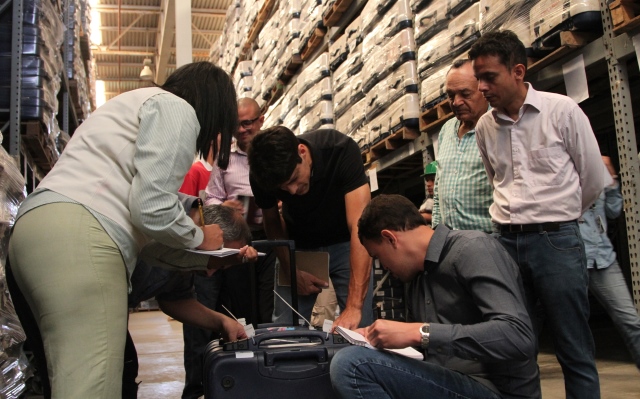 Foto: CNE comenzó el ensamblaje y la preparación de máquinas para las elecciones regionales / cne.gov.ve