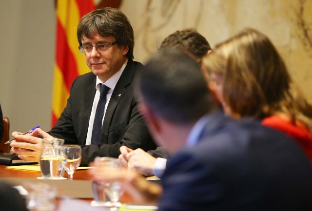 Catalan President Carles Puigdemont presides over a cabinet meeting at the regional government headquarters, the Generalitat, in Barcelona, Spain October 10, 2017. REUTERS/Ivan Alvarado