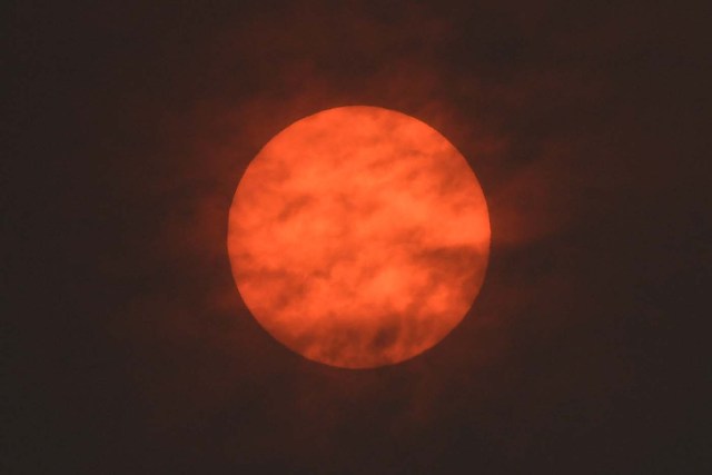 The sun is seen after dawn after the Met Office reported that storm Ophelia has drawn dust north from the Sahara, near Exeter, Britain October 16, 2017. REUTERS/Toby Melville TPX IMAGES OF THE DAY
