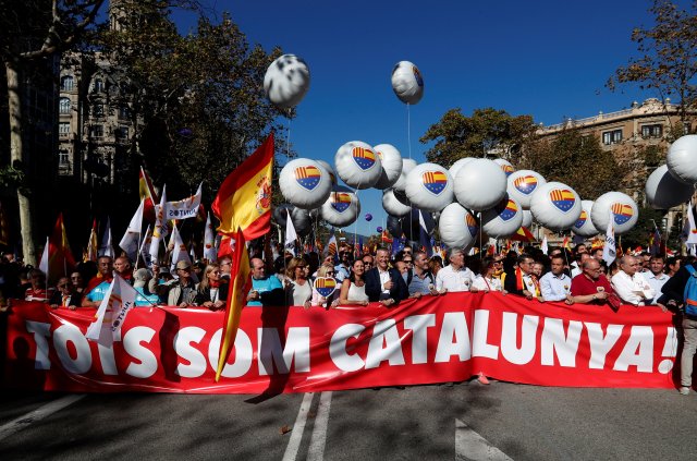 Pro-unity supporters take part in a demonstration in central Barcelona, Spain, October 29, 2017. REUTERS/Yves Herman