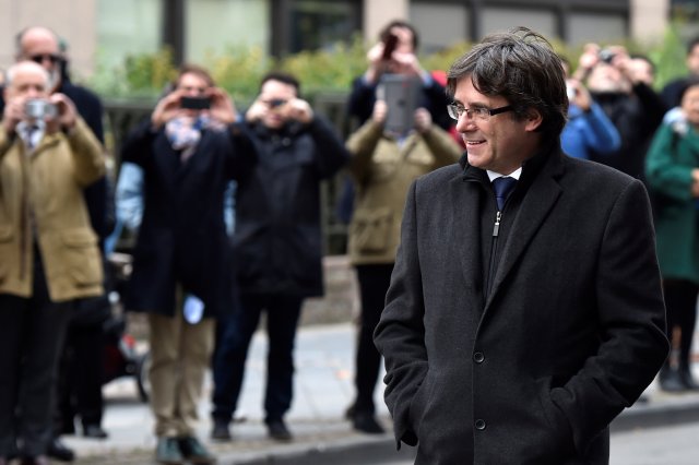 Carles Puigdemont arrives for a news conference in Brussels, Belgium, October 31, 2017. REUTERS/Eric Vidal