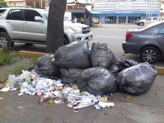 Basura Cerca Colegio San José de Tarbe El Paraíso