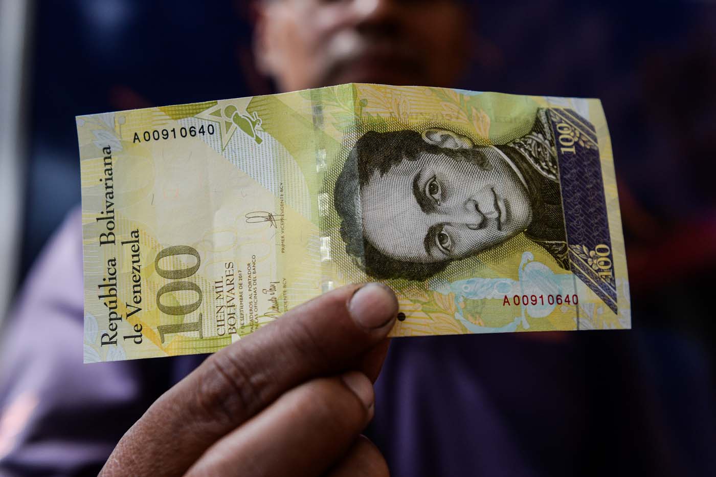 Billete de 100 mil bolívares perdió 36% de su valor