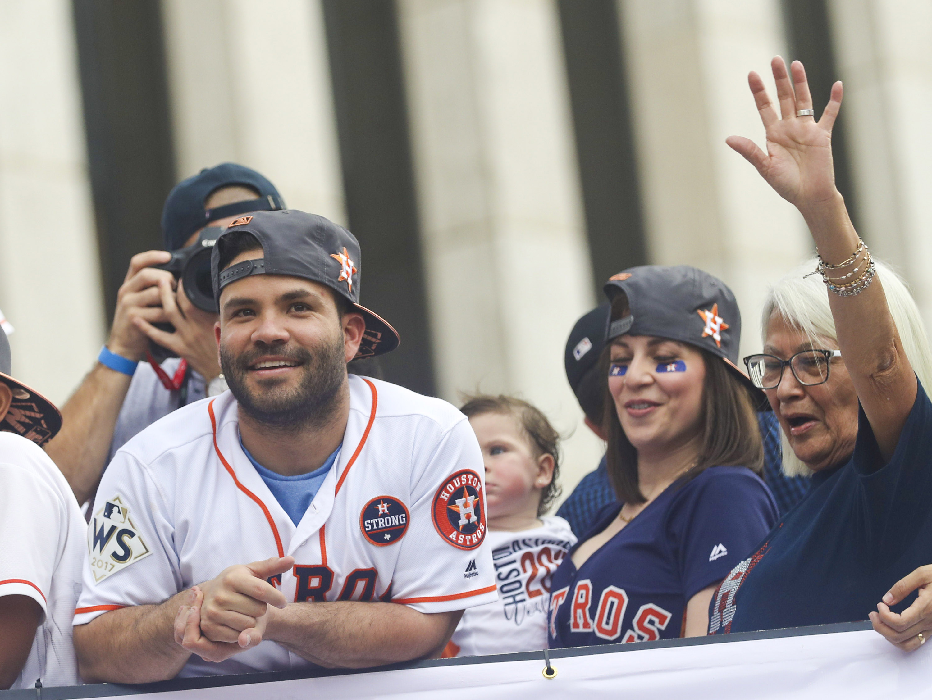 Los Astros renuevan contratos de José Altuve y Marwin González