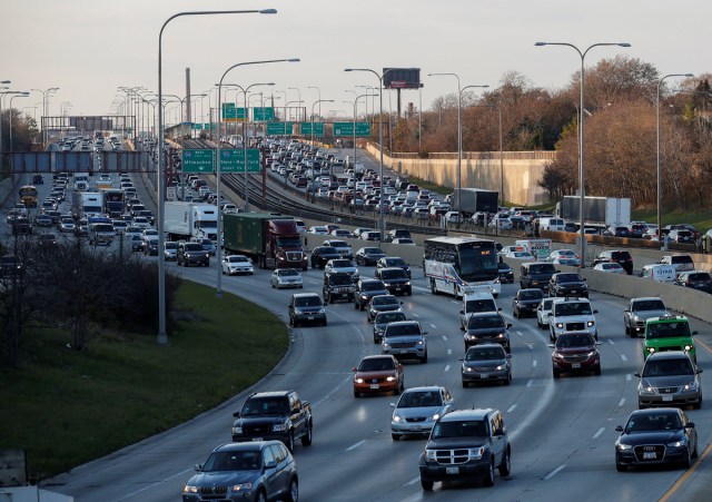 Travelers are stuck in a traffic jam as people hit the road before the busy Thanksgiving Day weekend in Chicago, Illinois, U.S., November 21, 2017. REUTERS/Kamil Krzaczynski