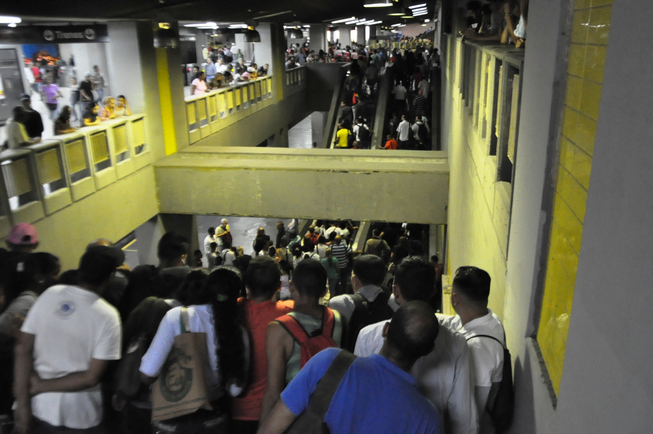 Como cosa rara el Metro de Caracas vuelve a presentar retraso este #4Dic