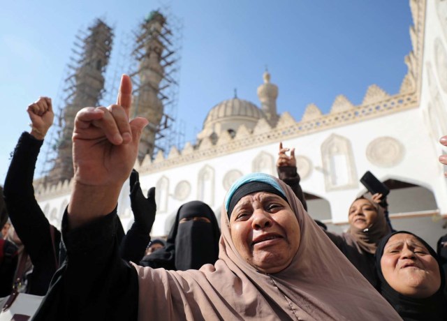 Protestors shout slogans during an anti-Trump anti-Israel protest at al-Azhar mosque in Old Cairo, Egypt December 8, 2017. REUTERS/Mohamed Abd El Ghany