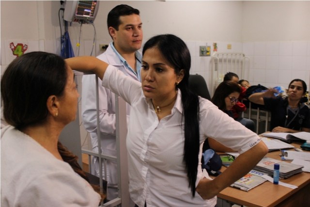 F.O.24-12-2017 Gobernadora Visita al Hospital Central y Hace entrega de Medicamentos (9)