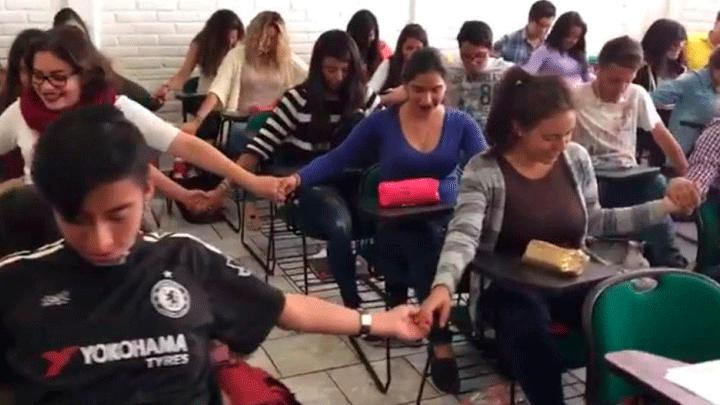 Oraron para aprobar un examen y resultado los sorprendió (Videos)