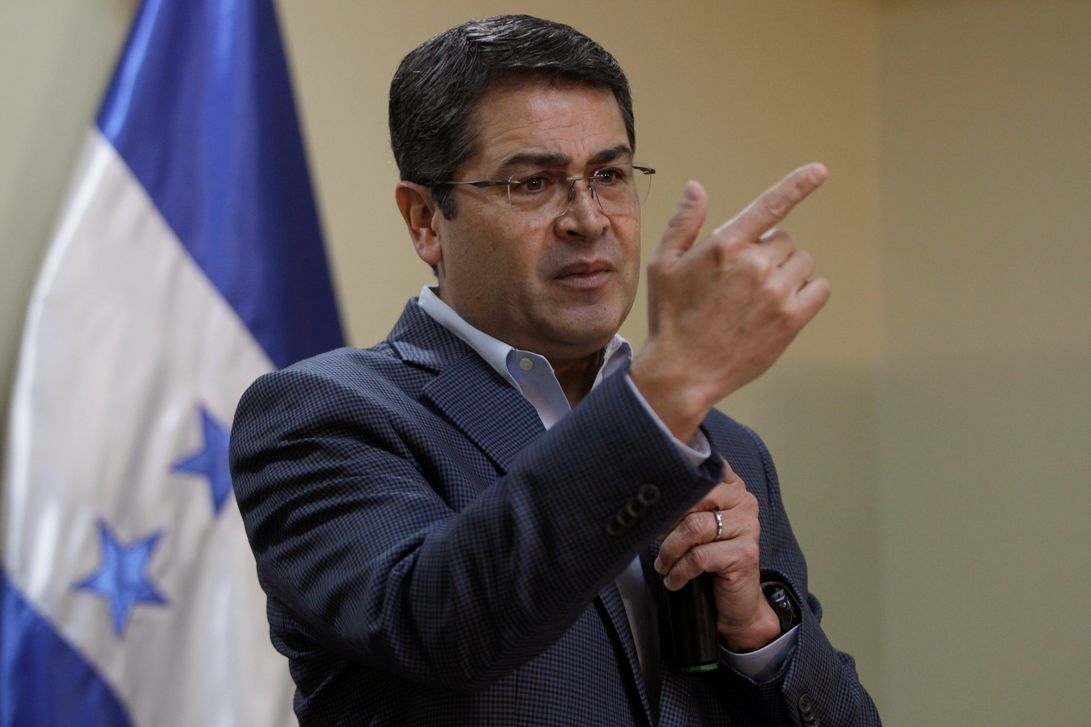 Presidente de Honduras afirma que cargos contra él por narcotráfico son falsos