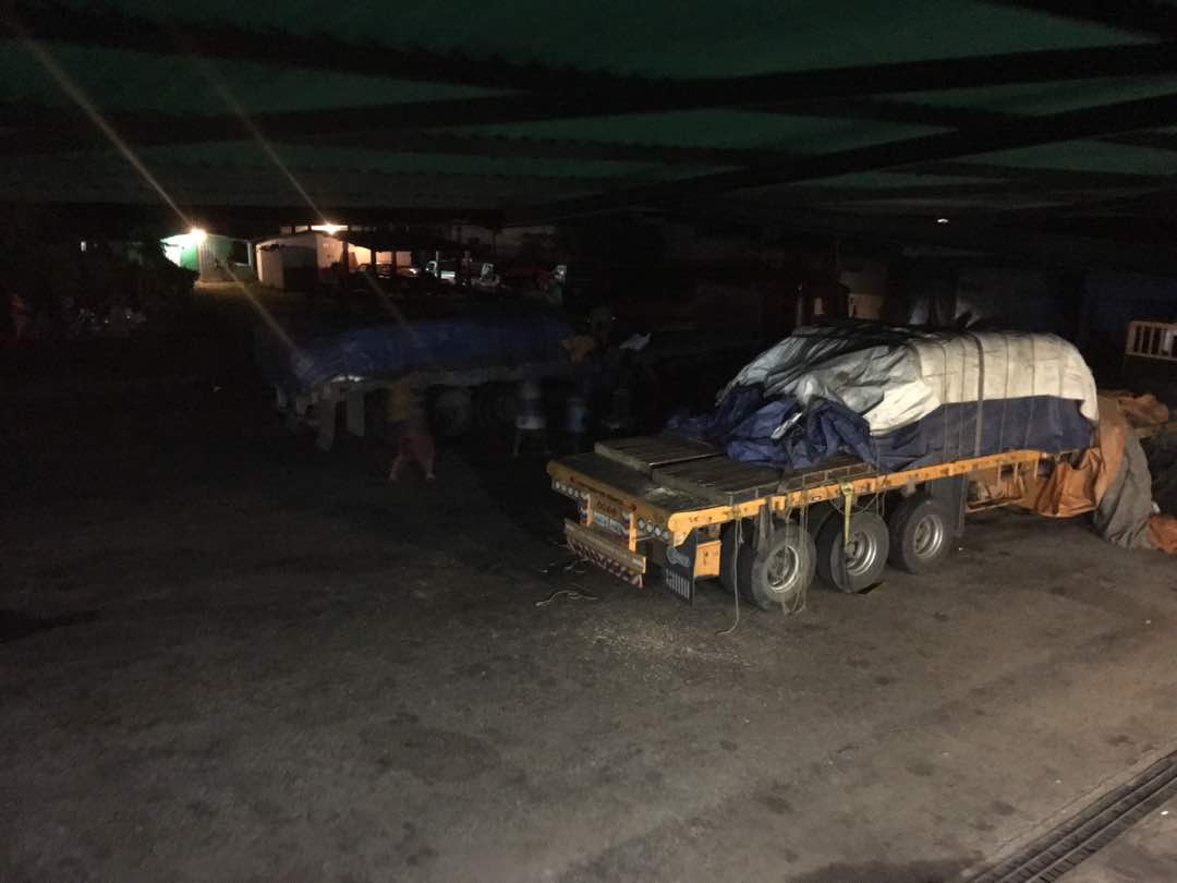 Cuatro gandolas que se dirigían a Mérida fueron saqueadas la noche de este #11Ene (Fotos)