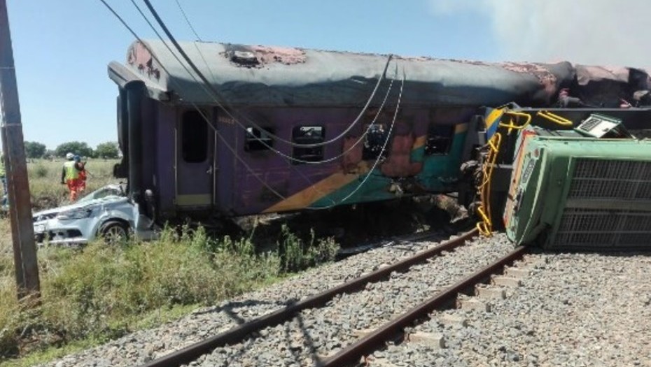 Accidente de tren en Sudáfrica deja al menos 4 muertos y 100 heridos