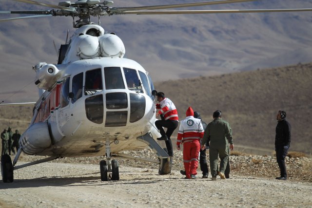 Members of emergency and rescue team search for the plane that crashed in a mountainous area of central Iran, February 19, 2018. REUTERS/Tasnim News Agency  ATTENTION EDITORS - THIS PICTURE WAS PROVIDED BY A THIRD PARTY.