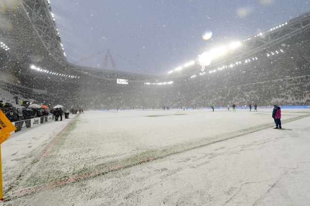 Soccer Football - Serie A - Juventus v Atalanta - Allianz Stadium, Turin, Italy - February 25, 2018 General view in the snow before the match was postponed REUTERS/Massimo Pinca