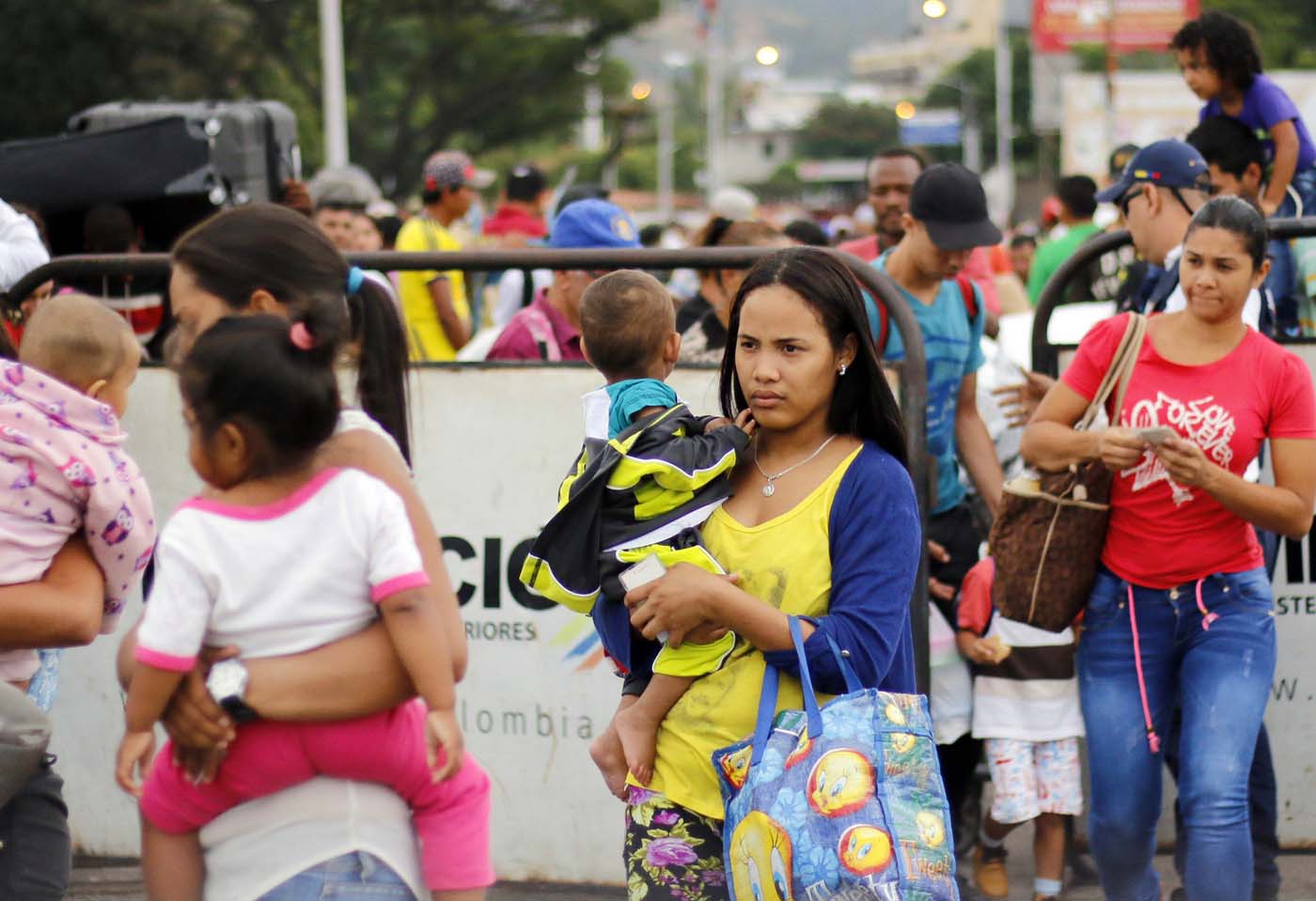 Preparan plan de salud para venezolanos en Colombia