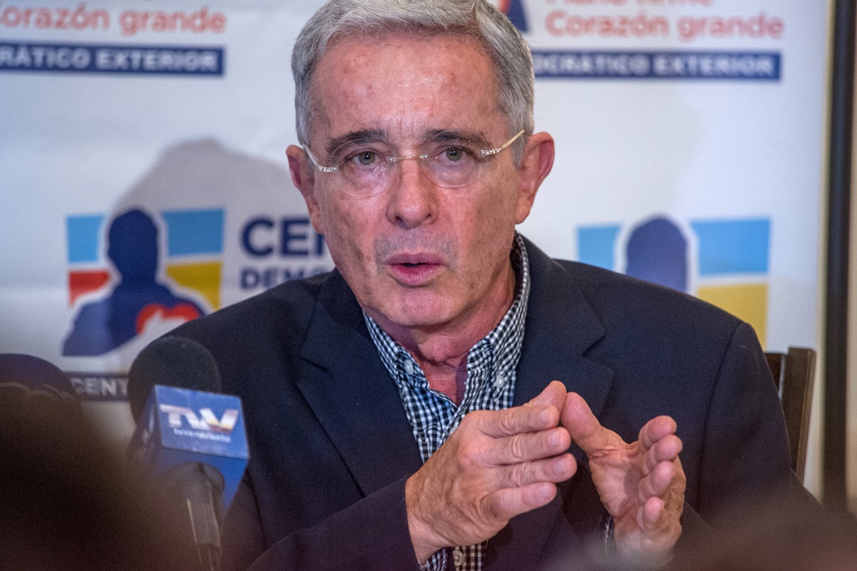 Álvaro Uribe Vélez deseó pronta recuperación a la alcaldesa de Bogotá, Claudia López