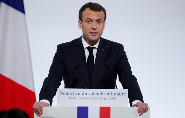 Presidente Macron presenta una controvertida ley sobre inmigración en Francia